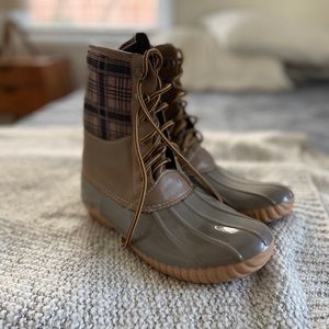 Like New - Lace Up Duck Boots